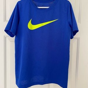 Boys Nike Dri-fit t-shirt size Medium